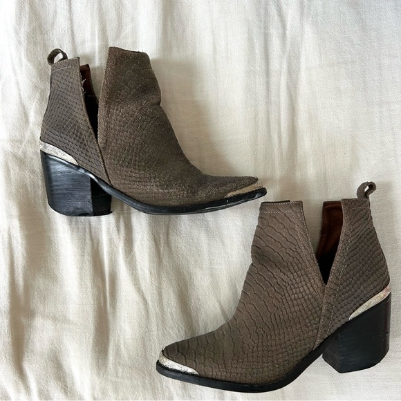 JEFFREY CAMPBELL Cromwell Hunt the Plains Western Cutout Ankle Boot - Picture 2 of 8